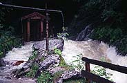 foto. Stanisaw Wasyluk '2002 Dolny otwr Lampo w czasie powodzi