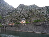 Mury obronne Kotoru. Wybrzee Czarnogry.  © S. Wasyluk