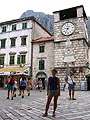 Rynek w starym Kotorze. Widoczna wiea ratusza i prgierz.  © S. Wasyluk