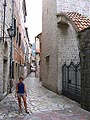 W jednej z wielu wskich uliczek starego Kotoru.  © S. Wasyluk